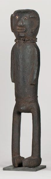 null Statuette M'BUGU (Tanzanie) Longiligne, jambes droites sur une base, bras le...