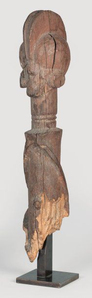 null Statue WURKUN (Nigeria) Figure hautement stylisée, les bras par tant d'un rehaut...