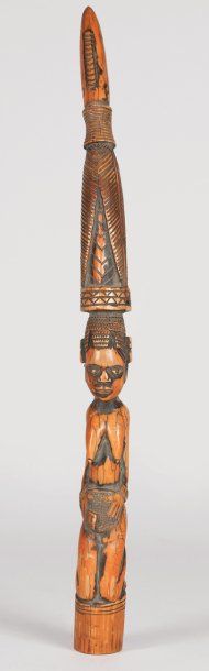 null Crécelle en ivoire YOROUBA (Nigeria) Belle sculpture à la fine patine brun rouge...