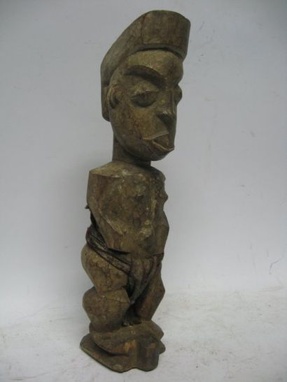 null Statuette " colon " YOROUBA (Nigeria) Belle patine brune, sculptée énergiquement,...