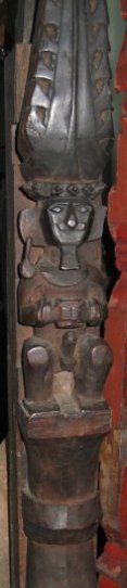 null Poteau île de NIAS (Indonésie) Sculpté d'un personnage masculin représentant...
