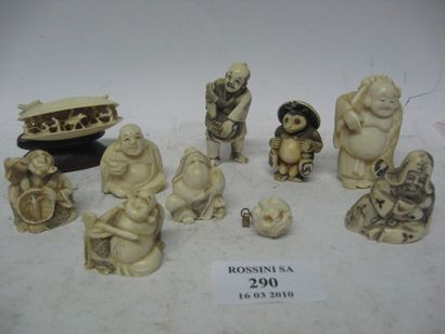 null Lot de neuf netsuke en ivoire à décors de personnages, d'animaux et de coqu...