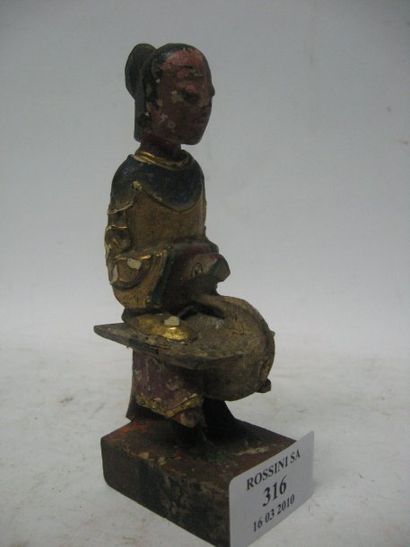 null Petit bois sculpté chinois d'une femme assise sur un oiseau. Chine. Haut. :...