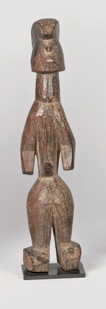 null Statuette MUMUYE (Nigeria) Majestueuse petite statue, sculptée dans un bois...