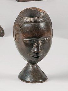 null Coupe PENDE (République Démocratique du Congo) Coupe à libations au visage finement...