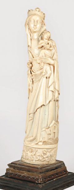 null Importante Vierge en ivoire sculpte de l'ecole de Paris. Elle est representee...