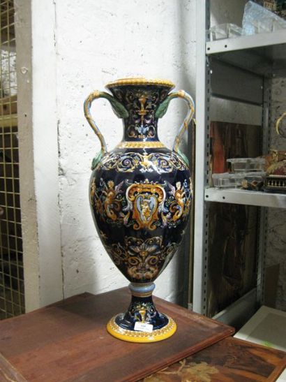 null Grand vase en faience de Gien a fond bleu a decor polychrome de personnages...