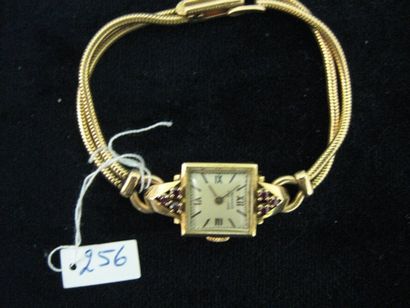 MOVADO Montre bracelet de dame en or jaune, boîtier carré, bracelet maille serpentine....