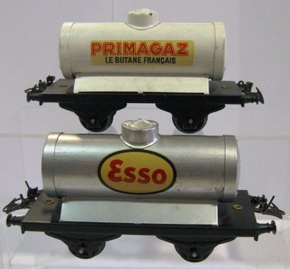 HORNBY 2 Wagons citerne « PRIMAGAZ » et « ESSO ».