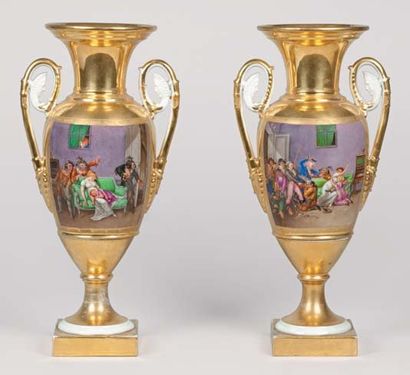 null Paris Paire de vases en porcelaine de forme fuseau à fond or et à décor polychrome...