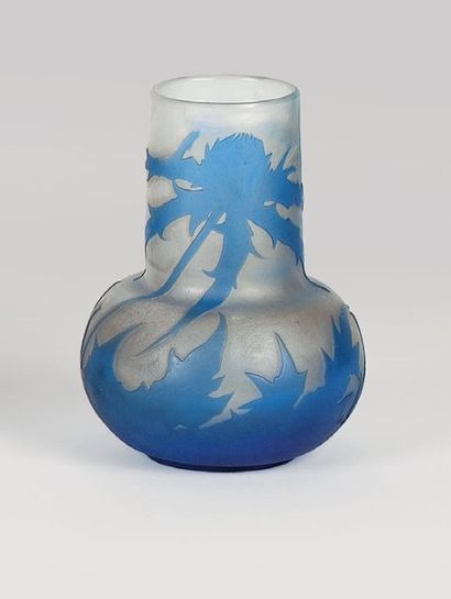 GALLÉ Émile (1846 -1904) Vase à base sphérique et col cylindrique. Épreuve de tirage...