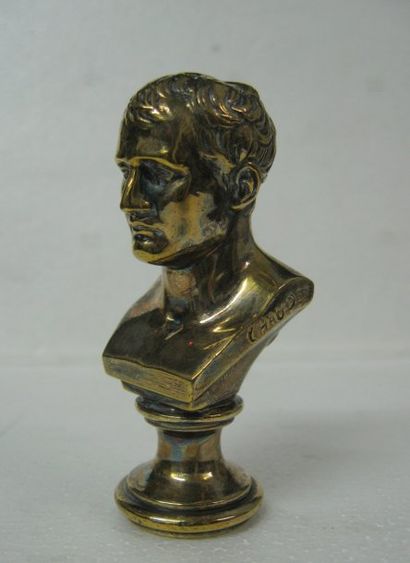 null Sceau en bronze à l'effigie de Napoléon I, d'après Chaudet. Haut. : 7,5 cm....