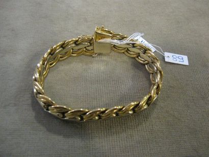 null Bracelet en or jaune formé d'une maille fantaisie. Poids : 29g - Long. : 19...