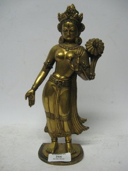 null Sujet en bronze doré représentant une divinité au lotus. Tibet. Hauteur : 26...