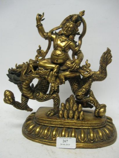 null Sujet en bronze doré représentant Jumbala assis sur un dragon. Tibet. Hauteur...