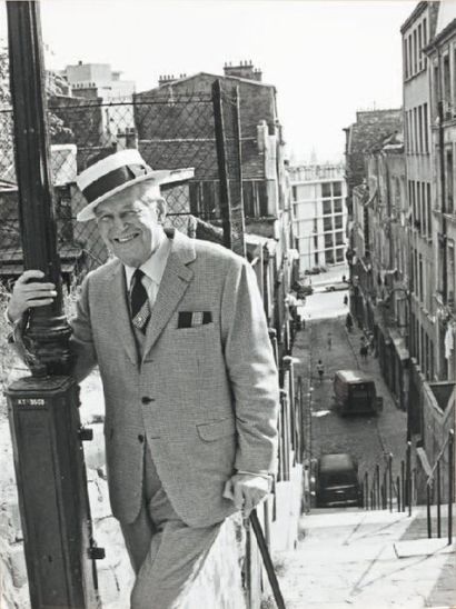 ROBERT DOISNEAU (1912 -1994) Maurice Chevalier à Ménilmontant, rue Vilin, Paris,...