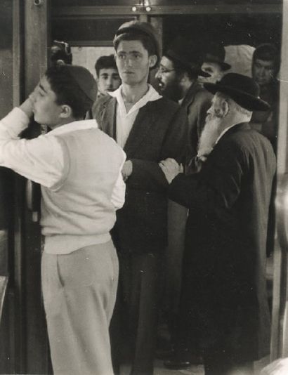 Groupe d'hommes, Israël, 1955 Tirage argentique...