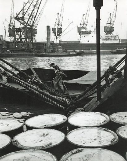 Port, homme au travail, ca. 1950 Tirage argentique...