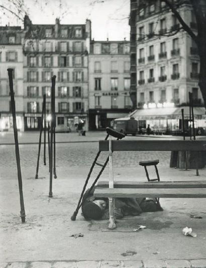 null Porte d'Auteuil, Paris, 1975 Tirage argentique d'époque, tampons " PHOTO IZIS...