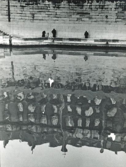null Paris, près du Pont Saint-Michel, 1972 Tirage argentique d'époque, tampons "...