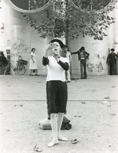 null Mime, Piazza du Centre Georges Pompidou, Paris, ca. 1970 Tirage argentique d'époque,...