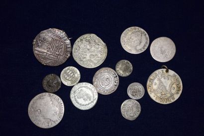 null Lot de treize monnaies en argent et métaux divers françaises et étrangères (Espagne,Autriche,...