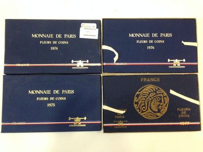 null Monnaie de Paris piéces " Fleurs de coins " 

4 coffrets d'un total unitaire...