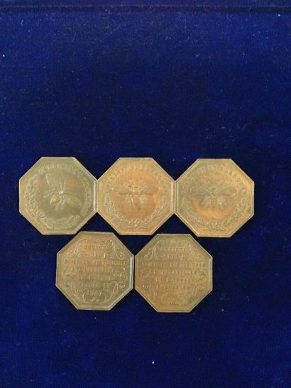 null [Yonne] [Nevers] 



Médaille octogonale en bronze. 

A l'avers : colligit et...