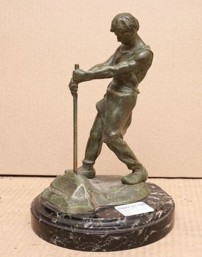 BOFILL Antoine, act. 1894-1939, Le terrassier

Bronze à patine verte nuancée (traces...