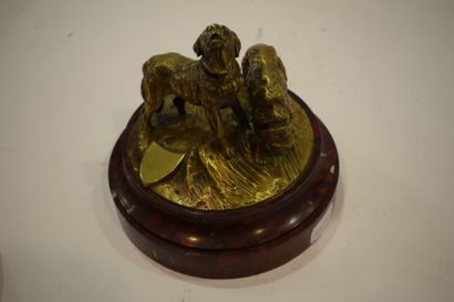 BRADLEY Basil, 1842-1904 Deux saint-bernards, 1882

Groupe en bronze à patine dorée...