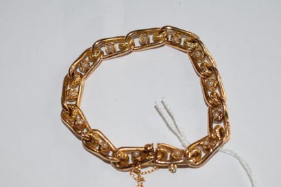 null Bracelet à mailles et perles dans un motif étoilé.

Poids brut : 12 g.