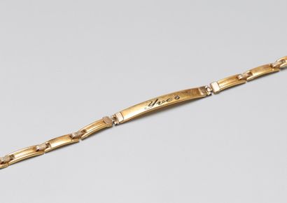 null Bracelet gourmette en or jaune 18k (750) gravé "Yves".

Poids : 14,7 g.