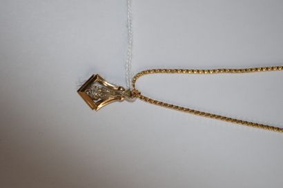 null Pendentif serti d'un diamant en son centre 18k (750) avec sa chaîne en or jaune...