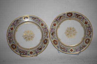 null Sèvres

Paire d'assiettes en porcelaine, le bassin orné d’une étoile à l’or,...