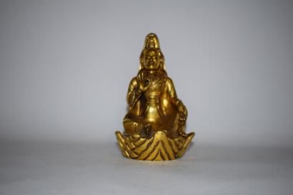 null Sujet en bronze représentant un boddhisattva assis sur un rocher

Chine, XXème

H....