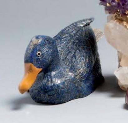 Canard en lapis lazuli, sculpté au naturel,...
