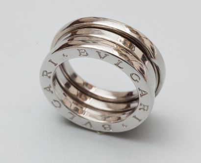 null Bague « B.Zero1 moyen » en or gris 18K (750), formée d'un anneau large.

Signée...