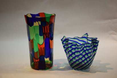 null MURANO



Vase "mouchoir", en verre soufflé incolore, à décor en rubans vert,...