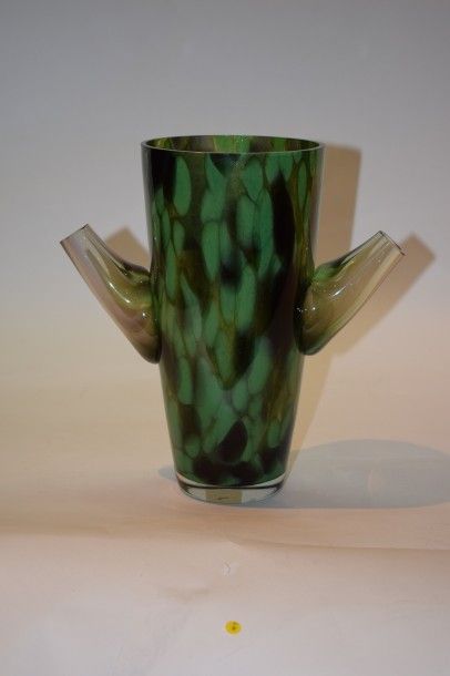 null Rosenthal Studio-Line. 



Vase en verre marmoréen à deux prises. Ht. : 24 ...
