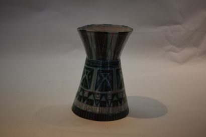 null ALLIX Michel Allexandrov (1910 - ?)



Vase à décor géométrique. Terre rouge...