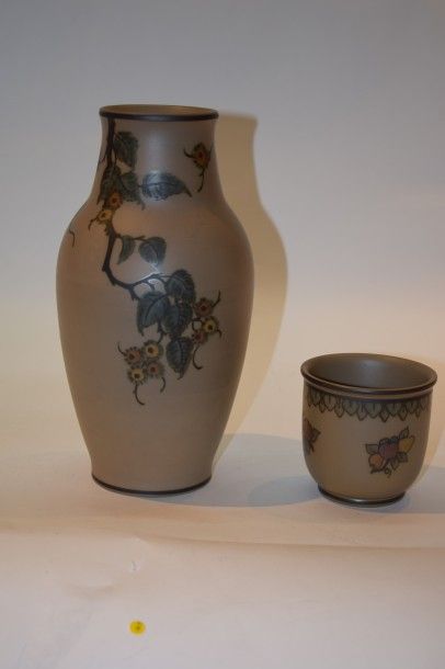 null HJORTH Lauritz à Bornholm (Danemark)



Ensemble de 2 vases en grès d'époque...