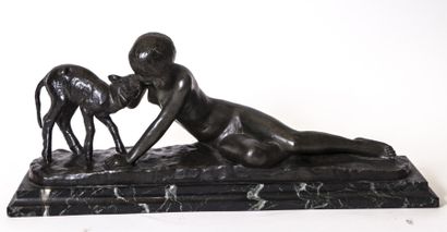 null DEBUT Marcel, 1865-1933

Baigneuse et biche

Groupe en bronze à patine brune...