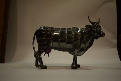 null FRIQUET Christophe (Né en 1970)
La Vache
Sculpture en métal et billes de verres,
Monogrammée...