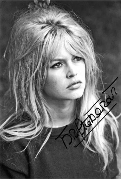 null Photographie dédicacée de Brigitte Bardot
30,3x20,3 cm
 
Don de la Fondation...