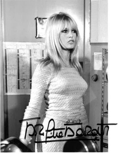 null Photographie dédicacée de Brigitte Bardot
20,2x15,2 cm
 
Don de la fondation...