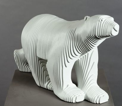 AUDIARD Michel (Né en 1951) Ours polaire
Sculpture en résine, signée sur l'arrière...