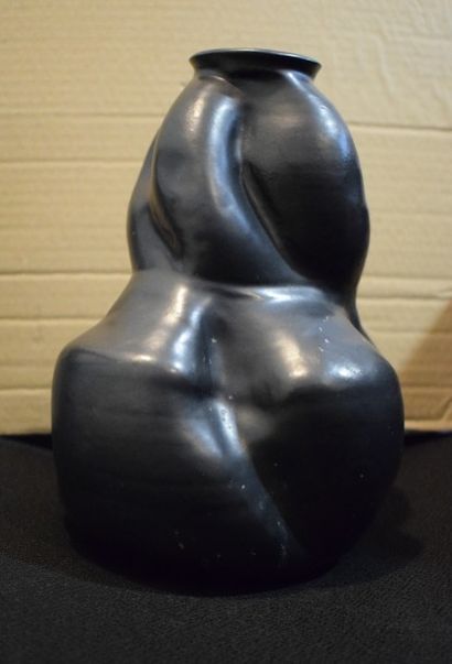 null GARILLON Jean (1898-1981)

Vase en céramique noire

Terre blanche, cachet de...