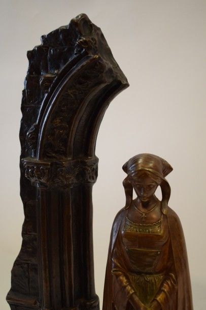 null ALONZO Dominique, XXe siècle, 

Religieuse au portique

Groupe en bronze et...