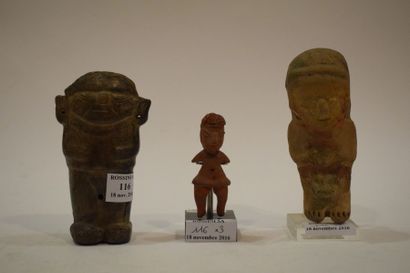 null Ensemble de 3 statuettes en terre cuite ocre et brune représentant deux Vénus...