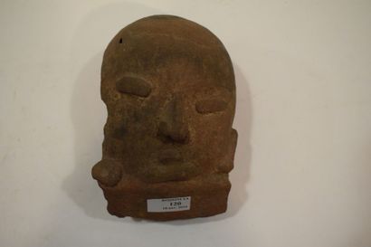 null Fragment de statue en terre cuite ocre représentant une tête d'homme.

Dans...